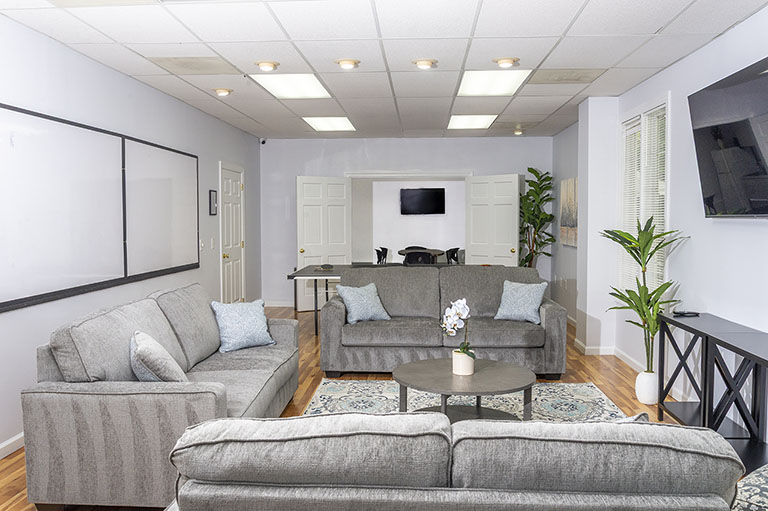 Comfortable lounge area at Carolina Outpatient Detox, providing detox in Raleigh, NC, for individuals in need of outpatient care.