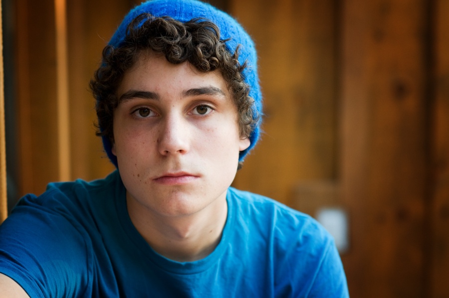 Teen influenced by peer pressure as a trigger for vaping addiction